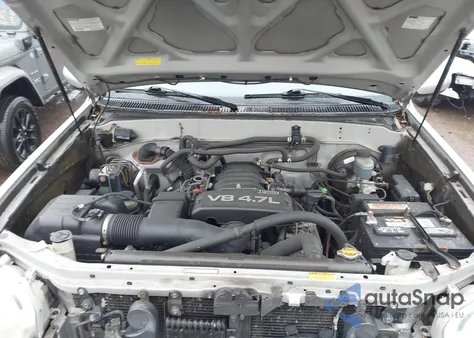 2005 Toyota Sequoia Sr5 V8 z USA, uszkodzony, nr VIN 5TDBT44A25S244232